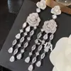 Pendientes de Borla con Flor de Camelia Tridimensional Retro de Lujo Ligero Estilo Francés, Pendientes de Novia de Gama Alta Lujosos y Elegantes