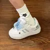 Tênis originais estilo Hong Kong, novo modelo de primavera 2026, sapatos brancos versáteis e confortáveis, tênis de treino alemães de moda casual nicho para estudantes