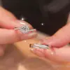 Anillo de moissanita con brazo giratorio transfronterizo para mujer, diseño de nicho y lujoso, anillo de boda ajustable, perfecto como regalo para novia o esposa