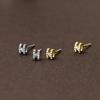 Pendientes Nalan S925 de plata esterlina con un diseño fresco y dulce con la letra H hueca de diamantes M05754