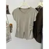 Tricô Sem Manga Preto Gola Redonda Seda de Gelo Macio e Sedoso para Mulheres Verão 2025 Novo Top Redutor de Idade Tendência com Cintura Franzida Fenda