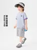 Conjunto de Verão 2026 Roupas Infantis Menino Estilo Europeu Camiseta de Manga Curta e Shorts Esportivo Conjunto de Duas Peças para Bebês
