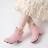 26 Comercio exterior transfronterizo talla grande sitio web independiente otoño e invierno botas para mujer con cordones, tacones gruesos, remaches, punta redonda, estilo elegante, botines casuales al por mayor