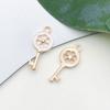 1 gota de óleo branco pingente pulseira colar pingente pequeno pingente artesanal diy chaveiro joias acessórios atacado