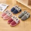 Nuevas Zapatillas de Algodón Cálido con Suela Gruesa para Mujer de Jie Liya, Zapatos de Felpa de Algodón Antideslizantes para Interiores de Invierno para Personas Mayores, Calzado de Exterior para Hombre