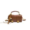 Bolso de moda y minimalista estilo coreano con cierre de broche, nueva colección 2026, versátil y moderno, perfecto para llevar al hombro o cruzado, un bolso cuadrado pequeño chic y único