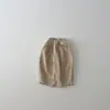 26 pantalones casuales de color sólido, suaves, holgados, plisados, estilo zanahoria, ropa de otoño para niños estilo coreano, pantalones largos simples con cintura elástica