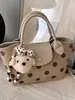 Bolsa de mão nova transfronteiriça, apresentando um design fresco e retrô, uma bolsa de ombro estilosa, um padrão de bolinhas único e sofisticado