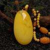 Colgante de ámbar y cera de abejas antiguo amarillo con aceite de pollo Jinpeli, cadena de suéter de cera de abejas, collar largo, colgante en forma de gota para mujer, accesorios
