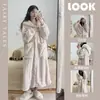 Pijamas Nuevos de Otoño e Invierno para Niñas de Vellón de Coral Cálido Dibujos Animados Oso Lindo con Forro de Vellón Gorro Engrosado Bata de Noche Transfronterizo