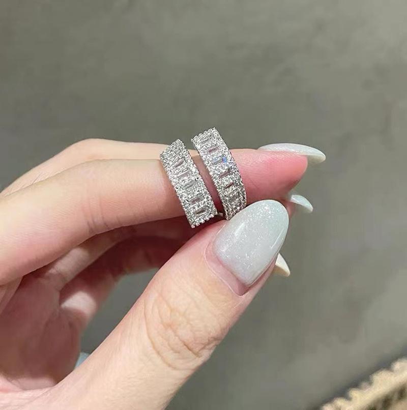 5b64aa3057c3bc24da442491fda8b5