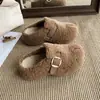 Pantuflas de hebilla de lana de cordero con forro polar para mujer, pantuflas de algodón de suela gruesa para uso en exteriores, con aumento interno de altura, diseño de punta abierta y estilo de punta cerrada, adecuadas para otoño e invierno