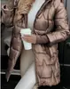 Roupas Femininas Novas de Outono e Inverno 2025 Europeias e Americanas Transfronteiriças Moda Amazon Jaqueta de Algodão de Comprimento Médio com Capuz de Manga Longa e Bolsos com Aba Cor Pura