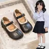 Zapatos de Cuero Antideslizantes para Niñas 2025 Primavera Nuevos Zapatos Infantiles Zapatos de Princesa de Suela Blanda Primavera y Verano Zapatos Planos Negros para Niñas