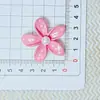 Flor de margarita perlada pequeña plástico pegatina material de manualidad pegamento crema teléfono pinza de pelo para niños accesorio para el pelo hebilla de zapato ropa