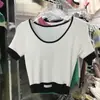 Camiseta Vintage Listrada Off-Shoulder para Mulheres, Design de Nicho Americano, Verão Malha Manga Curta Seda Gelada Cropped Fino