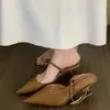 Mocasines cerrados elegantes de estilo francés para mujer, nueva versión coreana de verano 2026, adecuados para ir al trabajo, combinar con faldas, tacones altos finos