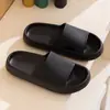 Sandálias Infantis Modelo Novo Qidashun, Chinelos Espessos de Verão para Crianças, Uso em Casa, Tamanhos 24-35 para Crianças, Atacado