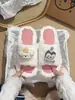Pantufas Fofas de Desenho Animado com Alça Única para Mulheres 2026 Outono/Inverno Novo Roupa de Casa Quente Antiderrapante Estilo Menina Pantufas de Algodão