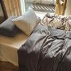 Conjunto de quatro peças de veludo francês quente do sul de inverno, lençol de cama de veludo coral vintage com flange e capa de edredom
