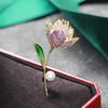 Broche de magnólia vermelho e branco de alta qualidade, novo, tridimensional, cravejado de diamantes, banhado a ouro, buquê de pérolas naturais, alfinete anti-luz, feminino