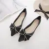 Sapatilhas Versáteis com Laço para Mulheres 2026 Novo Estilo Sapatos Baixos para Trabalho Couro Macio Solado Macio Mocassins Sapatilhas Sapatos Baixos para Mulheres
