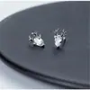 Pendientes de circonita dulce y fresca, sencillos y a la moda, con diseño de cornamenta Mori y un toque navideño.