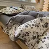 Juego de cuatro piezas de gasa de doble capa estilo botón grado A, funda nórdica y funda de almohada de algodón puro, adecuado para dormitorios de estudiantes, juego de cama de tres piezas