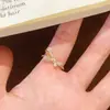 Anillo Súper Brillante de Lazo Tridimensional con Diamantes Completos para Mujer, Lujo Ligero, Diseño de Nicho de Gama Alta, Anillo para Dedo Índice, Comercio Exterior Transfronterizo