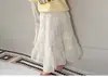 Conjunto Coreano de Moda Nueva Primavera 2026 para Niñas: Camiseta de Manga Larga Falsa de Dos Piezas y Elegante Falda de Encaje para Niños