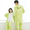 Otoño e invierno venta al por mayor de fábrica canguro rana dibujos animados animal onesie pijama franela perro amarillo grande lindo ropa de casa