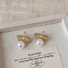 Estilo Niche Exquisito con un Toque de Alta Gama, Pendientes de Estilo Minimalista Fresco para Mujer, Pequeños y Simples, Modernos Tachuelas de Perla con Lazo Hueco