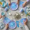 Set de decoración para fiesta de cumpleaños infantil con temática de Frozen, con platos de papel de copo de nieve, adornos para cupcakes y suministros para decoración de pancartas