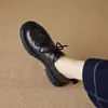 Sapatos Pequenos de Couro com Solado Grosso para Aumentar a Altura para Mulheres 2025 Novos Moccasins de Outono para Pessoas Baixas Estilo Britânico Sapatos Pretos para Trabalho