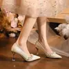 Zapatos de novia 2026 nuevo estilo zapatos de dama de boda para mujer con cadena de perlas y tacones de aguja altos
