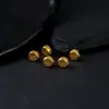 Plata S925 Chapada en Oro de 24 Quilates Cuerpo Completo Dios de la Fortuna Verde Flor Pequeña Agujero Recto Accesorio DIY Clásico Nuevo Estilo Chino Retro Versátil