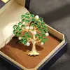 Broche Árbol de la Fortuna Exquisito de Gama Alta Lujo Ligero Versátil Pin de Árbol Perenne Verde Amarillo Pino Broche de Perlas