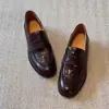 Novos mocassins de bico fino para mulheres, casuais, retrô, de calçar, salto grosso, estilo dinheiro 2026, estilo britânico, sapatos pequenos de couro