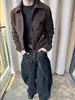 Jaqueta zip-up estilo celeiro retrô americana marrom com lapela, corte limpo, curta e larga, com ombros retos, casaco slim-fit