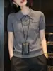 Camiseta de Punto Gris con Cuello Polo de Manga Corta Estilo Old Money para Mujer, Moda de Verano, Rejuvenecedora, Corte Entallado, Favorecedora, Top de Hombro Normal