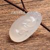 Venta al por mayor de fábrica de calcedonia blanca de alto hielo, pequeña cadena de suéter Ruyi, colgante de ágata blanca, colgante de jade Ruyi, joyería