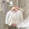 Nova Camiseta Infantil de Algodão Puro Manga Longa Estilo Primavera e Outono Estampada com Desenho de Urso Fofo Color Block Elegante para Meninas