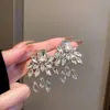 Brincos Koreanos Simples e Elegantes Acessíveis de Luxo com Cristais Incrustados e Pingente de Folha com Strass Design de Ponta para Mulheres