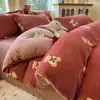 Novo Conjunto de Quatro Peças de Cama de Veludo Leite Desenho Animado 2025 Outono e Inverno Espessado Lençóis e Fronhas de Veludo Coral Roupa de Cama com Forro de Lã