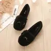 Zapatos de algodón mullidos para mujer, nuevo estilo de invierno 2026, cálidos, de suela plana, forrados de felpa, de suela suave, con decoración de lazo, planos de moda y casuales