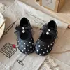 Sapatos de dança para meninas com bolinhas e renda, sapatilhas pequenas para meninas, primavera-verão 2026, sapatilhas retro de laço de princesa para meninas, estilosos