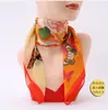 Lenço quadrado pequeno novo transfronteiriço lenço de cabeça feminino atacado lenço lenço moda simples lenço de trabalho lenço de pescoço