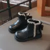 Botas de couro para meninas, novos estilos outono/inverno, com design de laço, botas Martin infantis, botas curtas estilo doce e princesa, disponíveis em tamanhos médios e grandes