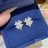 Pendientes de Flor de Cuatro Hojas Deslumbrantes de Circonita con Aguja de Plata 925 Pendientes Minimalistas de Gama Alta de Nicho Pendientes Pequeños Dulces y Delicados