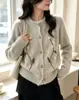 Cardigã de malha bordado floral novo estilo coreano para outono e inverno para mulheres, casaco suéter de gola redonda com caimento solto, top suave e versátil